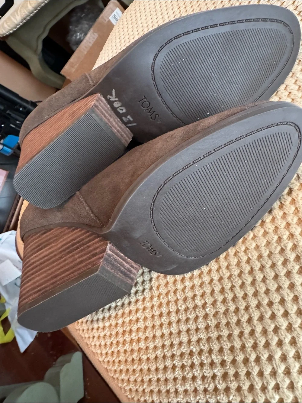 Toms classic suede